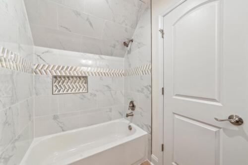 Caliber Home Builder, Ashwood II bathroom bath tub with beautiful tiles
